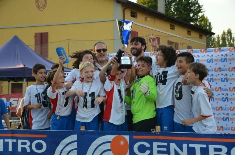 Готель Asd -Sport E Giovani Borgofranco d'Ivrea Екстер'єр фото